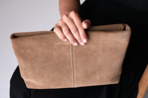 tusting-alice-clutch-date-detail-960